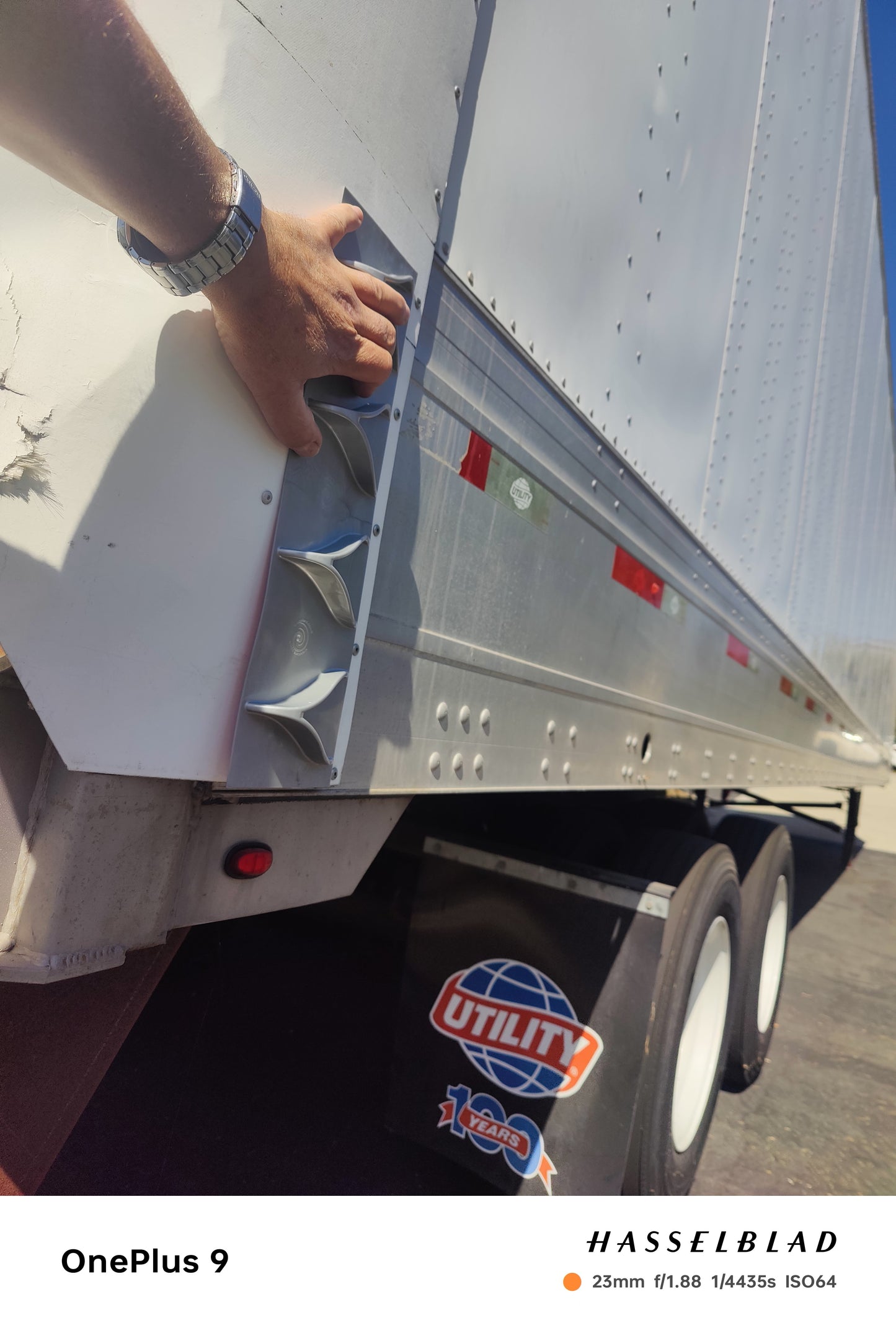 V Spoilers til SEMI trailer (Kit med 20 stk paneler.)