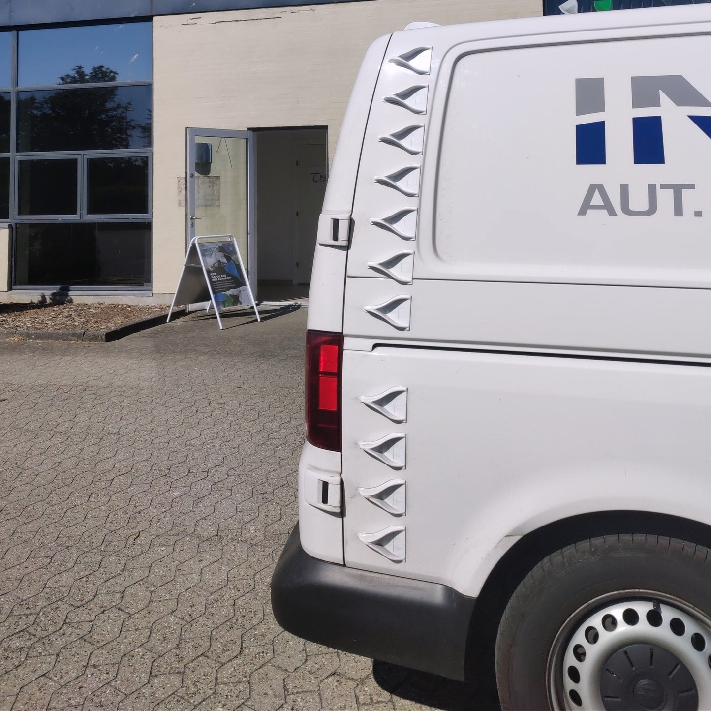 V Spoilers for low vans (Kit with 40 pcs.)